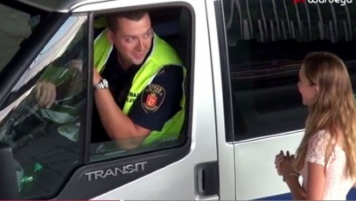 Cum reacţionează bărbaţii la întrebarea unei tinere: Vrei să faci sex cu mine?